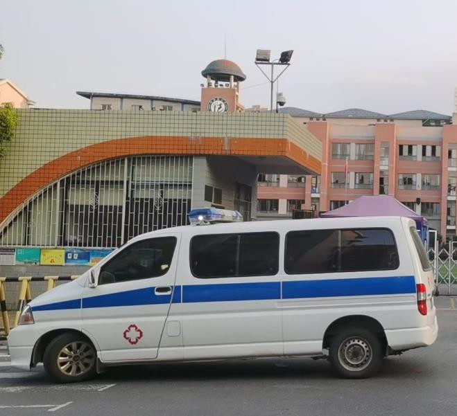 海城救护车出租护送骨折病人一公里多少钱